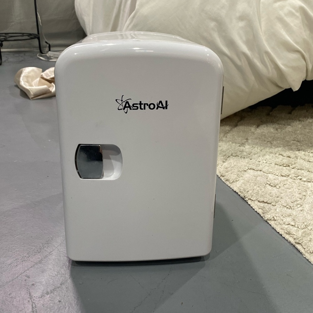 Mini skincare fridge